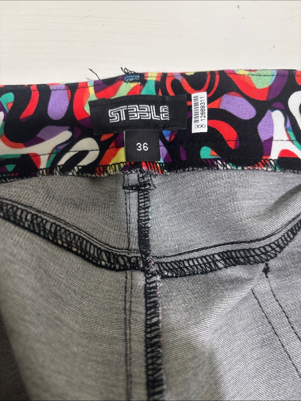 ST33LE knit shorts with bold color design. Men's 36. Like new condition. Sharp! - Picture 2 of 5